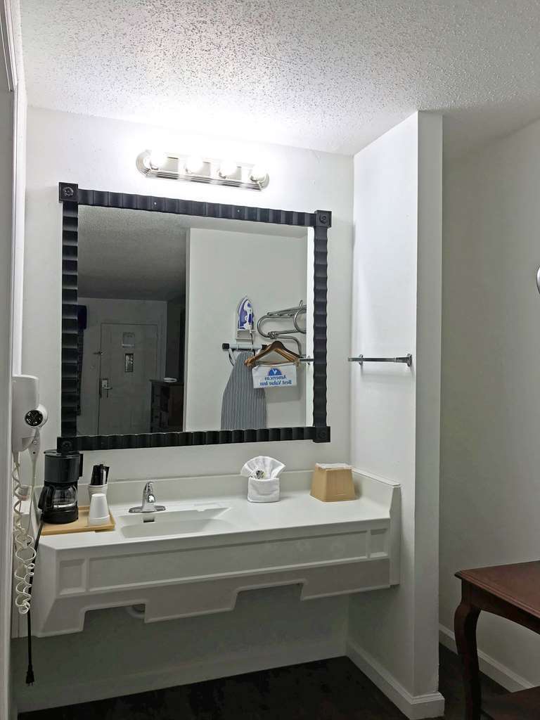 Americas Best Value Inn & Suites Russellville Quarto foto